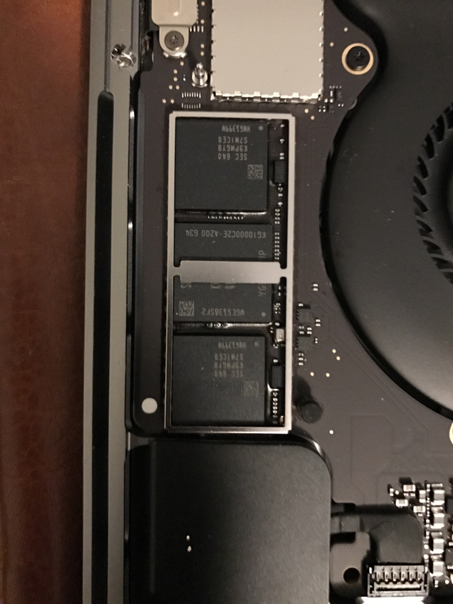 Image: MacRumors users fs454 You can see that the NAND controller is soldered inside.